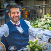 Lavoro come Grafico, ho avuto esperienze di insegnamento basato sulla spiegazione tecnica dei programmi seguita da prove pratiche